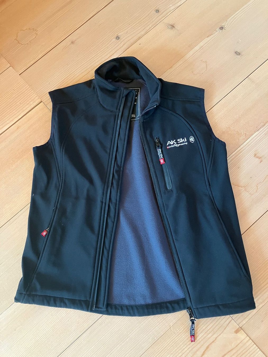 Gilets & Westen: AK Ski Softshell Gilet Schwarz, Grösse XS – Gebraucht aus Boltigen von emolaki