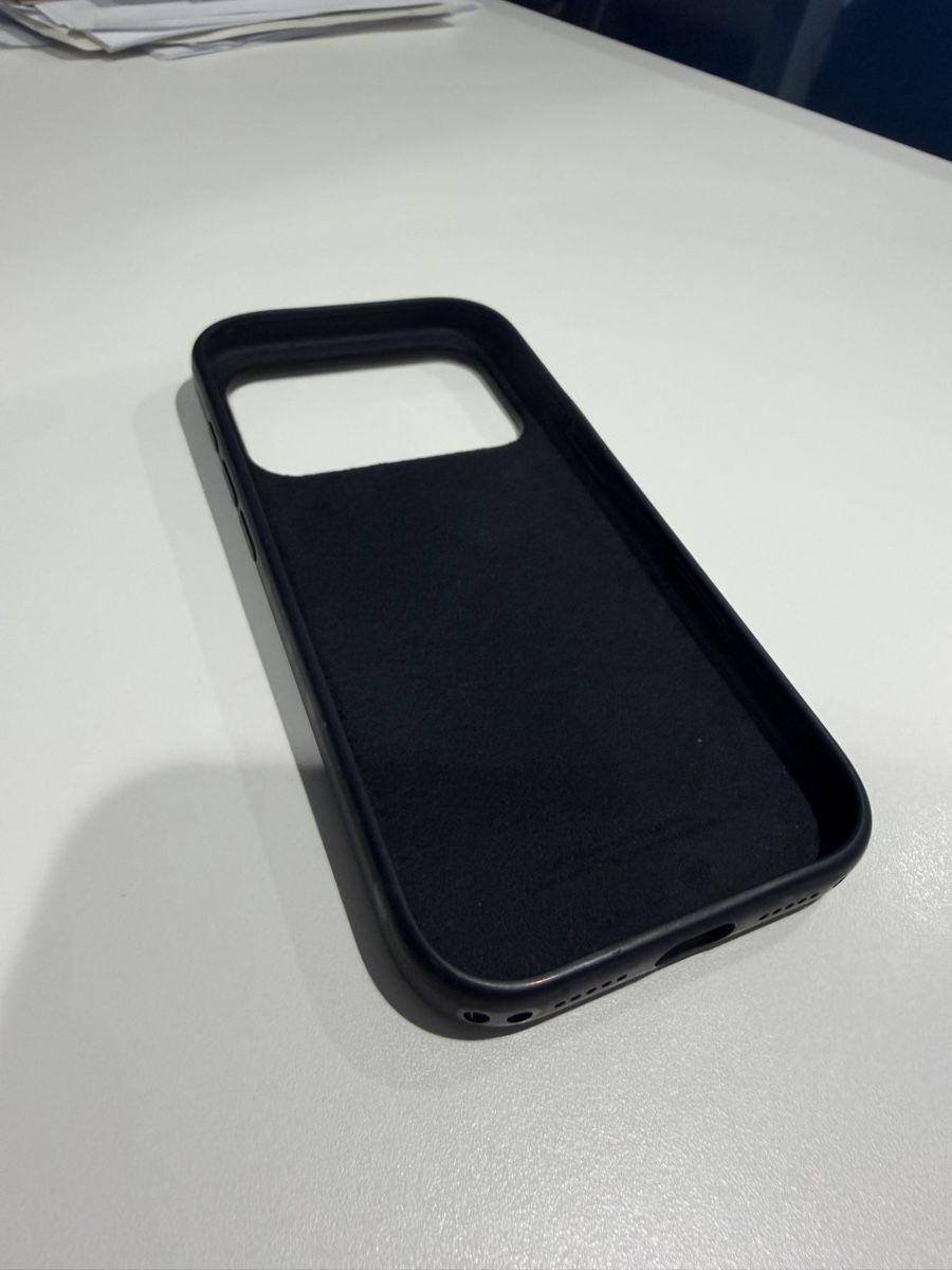 Apple Covers & Schutzfolien: Apple Coque silicone iPhone 17 pro midnight blue – Gebraucht aus COMMUGNY von toutdoitdisparaitre 4