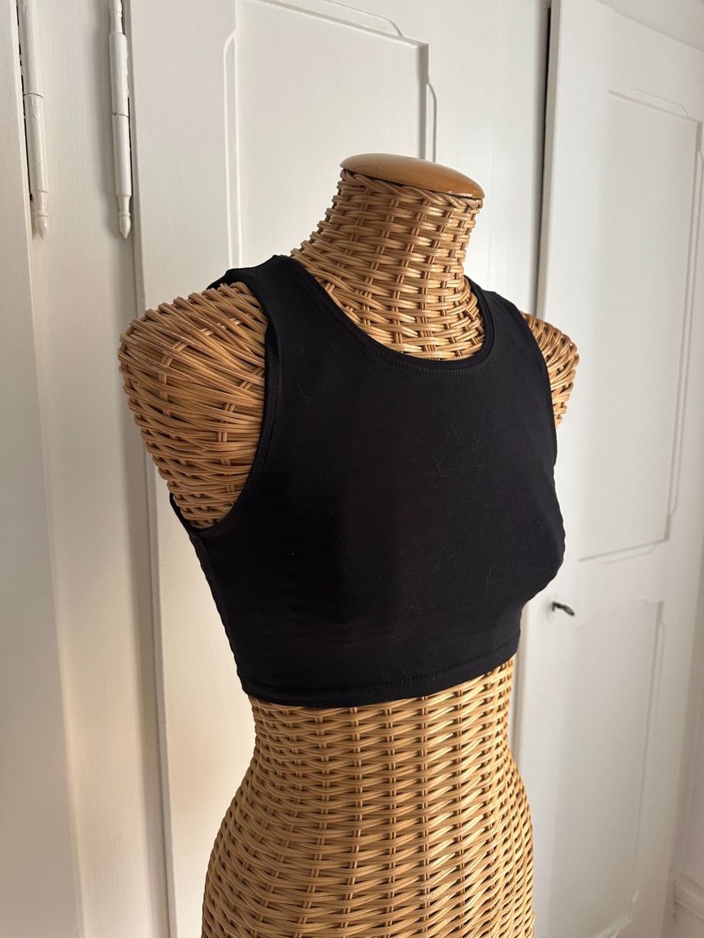 Bershka Tops: BERSHKA - cropped Top schwarz S – Gebraucht aus Zürich von Diazaio 1