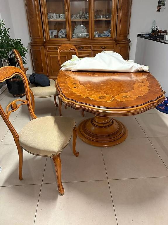 Set di tavolo e panche: Tavolo e 4 sedie – Usato da S. Antonino venduto da mar_7r7s