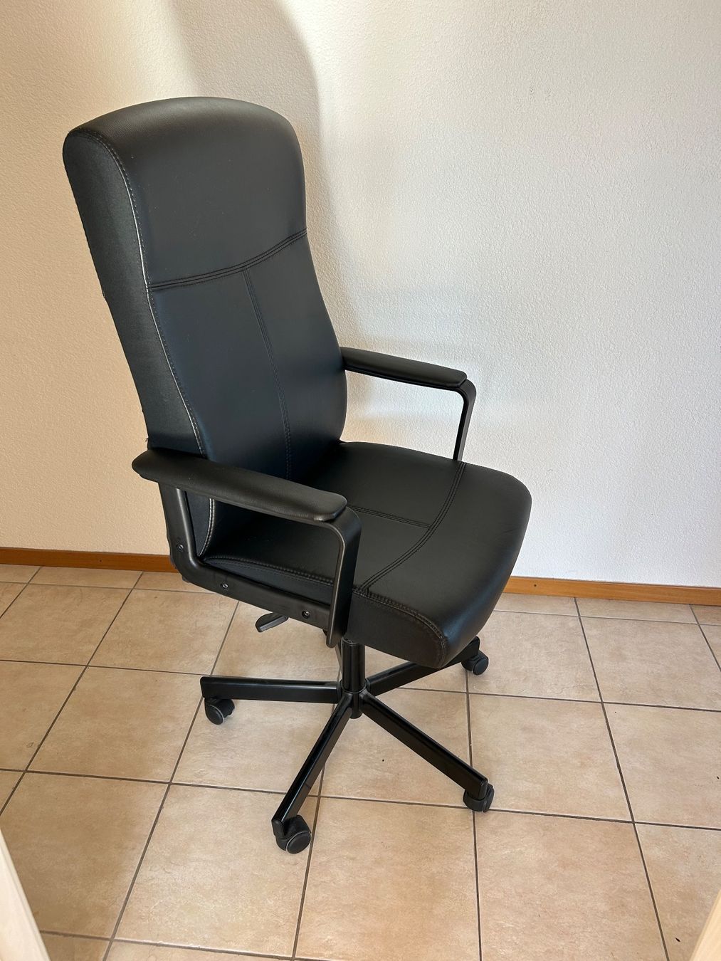 Ikea Chaises: Chaise de bureau/gaming IKEA – D'occasion à Chavannes-près-Renens par coraliebanuls