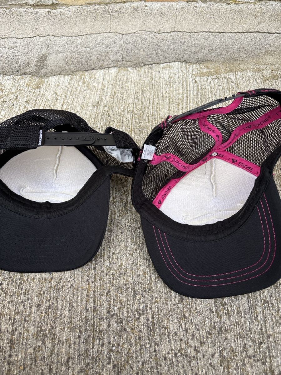 Quiksilver Copricapi, berretti & cappellini: 2x Quiksilver & Roxy Caps, Moustache Design, Sommer – Usato da Winterthur venduto da Pulator 2