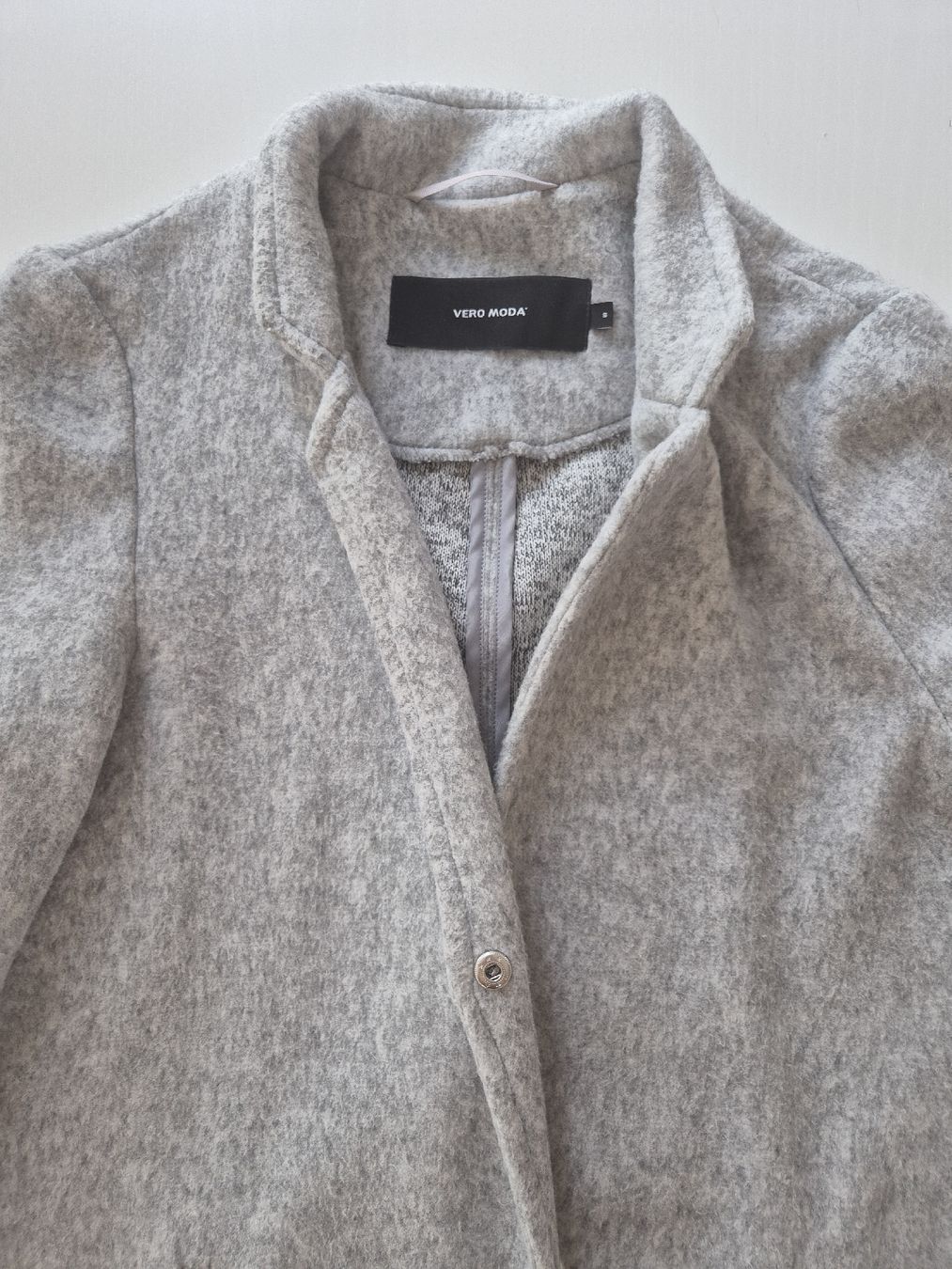 Vero Moda Cappotti: Vero Moda Mantel, hellgrau, Grösse S – Nuovo (secondo la descrizione) da Kollbrunn venduto da mela_nie 1
