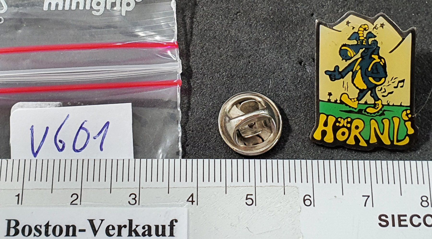 Placchette & Badge: V601 - Pin Hörnli – Usato da Reinach BL venduto da Boston-Verkauf 1