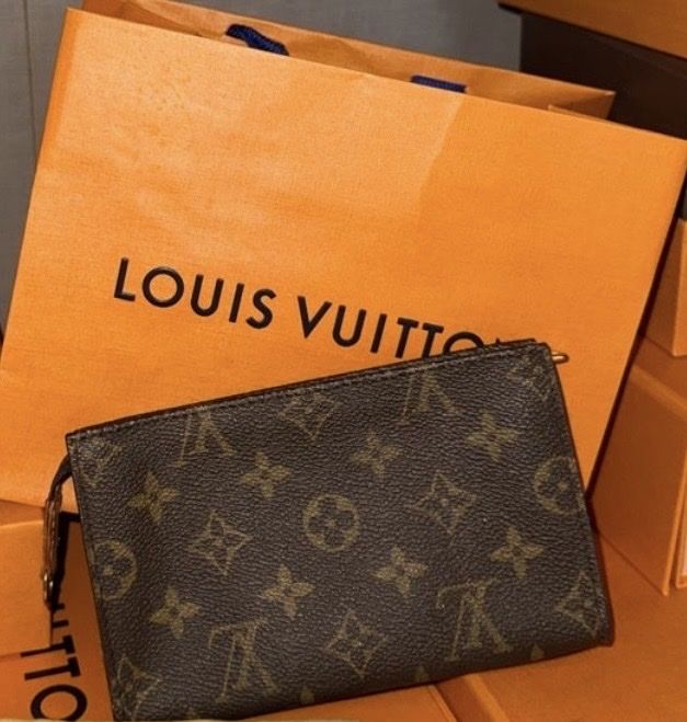 Louis Vuitton Borse: Louis Vuitton Pochette Cosmetic Pouch Monogram Canvas – Usato da baar venduto da may_8fwr 1