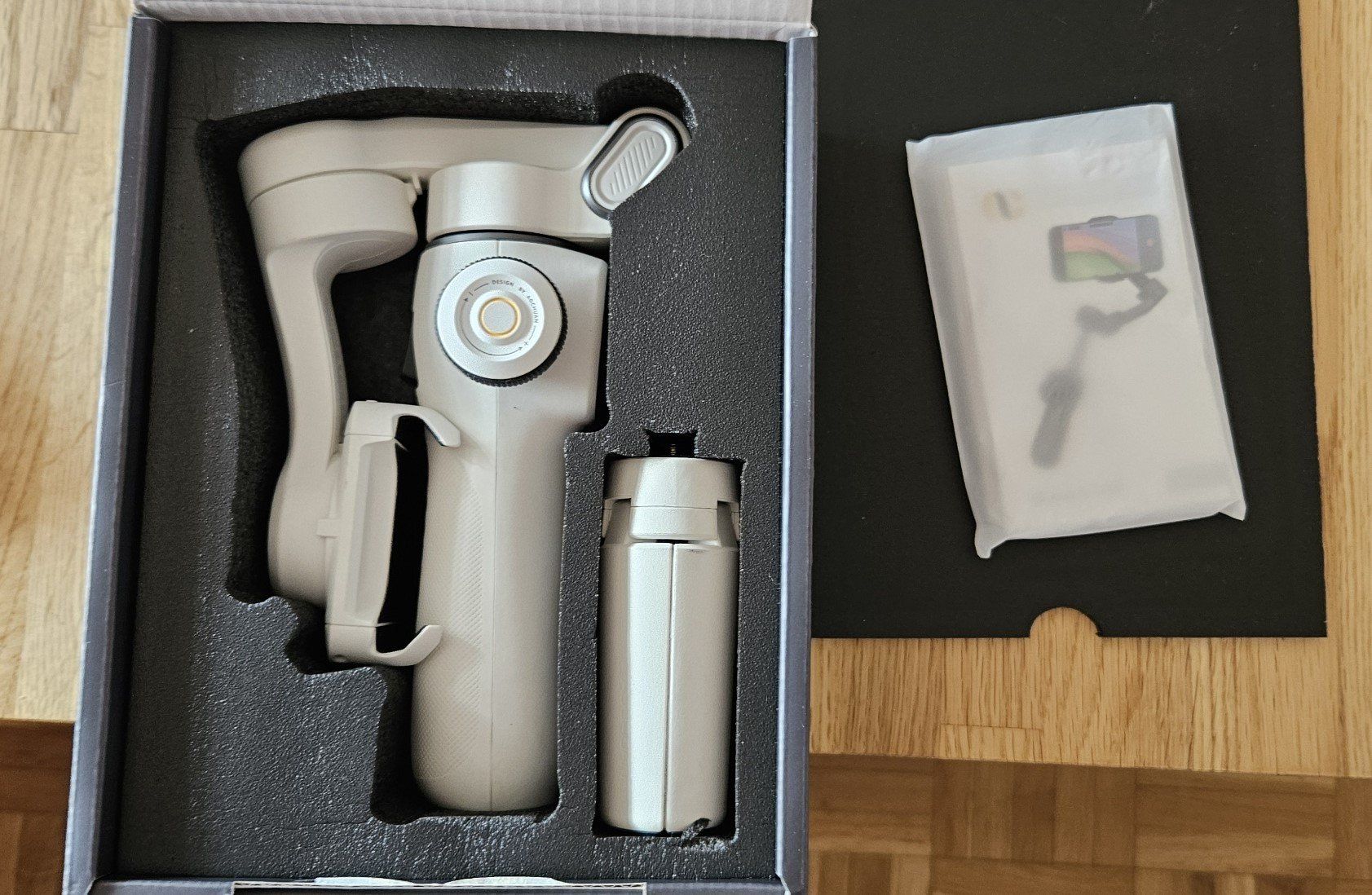 Treppiedi & Teste: AOCHUAN Handheld Gimbal Stabilisator 3-Achsen Smart V8 – Usato da Stäfa venduto da Thomas-21 3