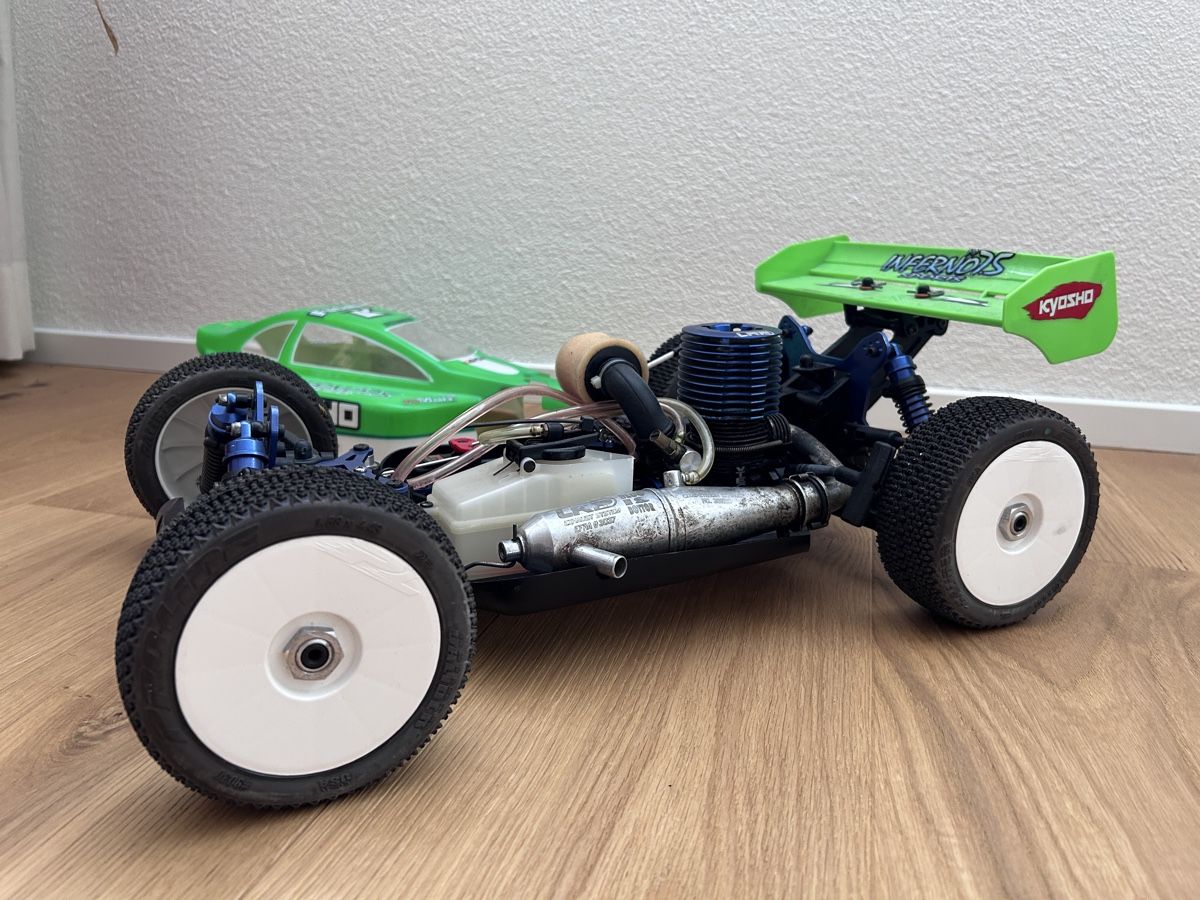Kyosho Modellismo RC: Kyosho MP7.5 1/8 Nitro buggy – Usato da Kestenholz venduto da ask_9wxb 4