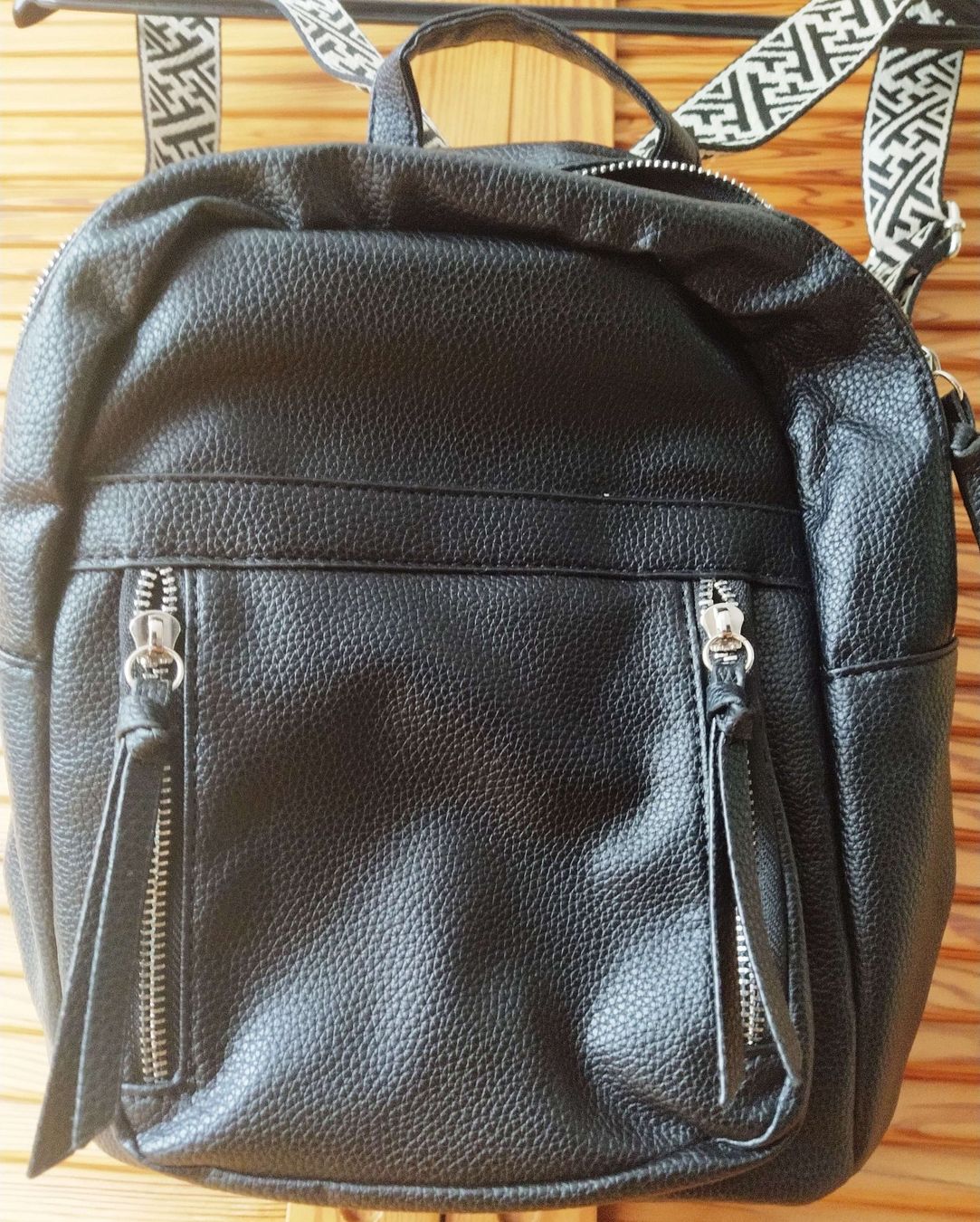 Zaini: Rucksack / Backpack, Schwarz - 27 cm x 27 cm x 12 cm - – Nuovo e nell'imballaggio originale da Zürich venduto da 1-2-3-Kaufen