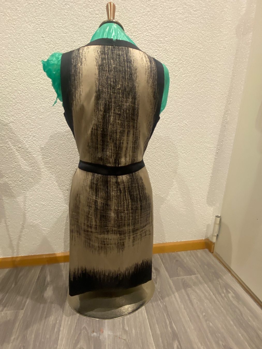 Vestiti: Kleid Elie Tahari – Nuovo (secondo la descrizione) da Liestal venduto da Goldart 2