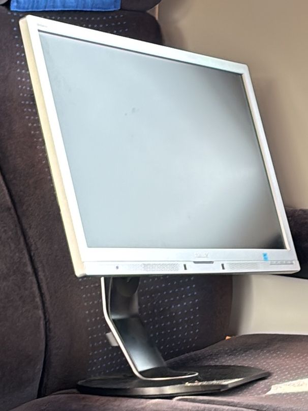 Philips Monitore: Philips 24" Bildschirm, DVI, HDMI, VGA, Silber, 2016 – Gebraucht aus Weissbad von Studently 6