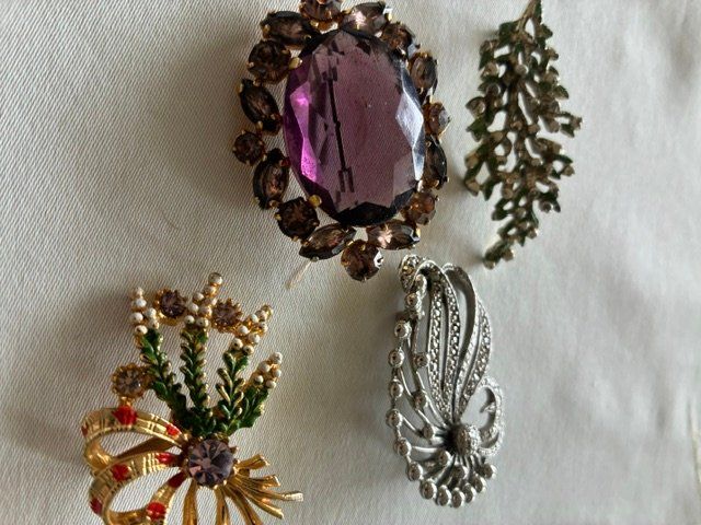 Broschen & Nadeln: 4 broches anciennes – Gebraucht aus Evilard von nenette01