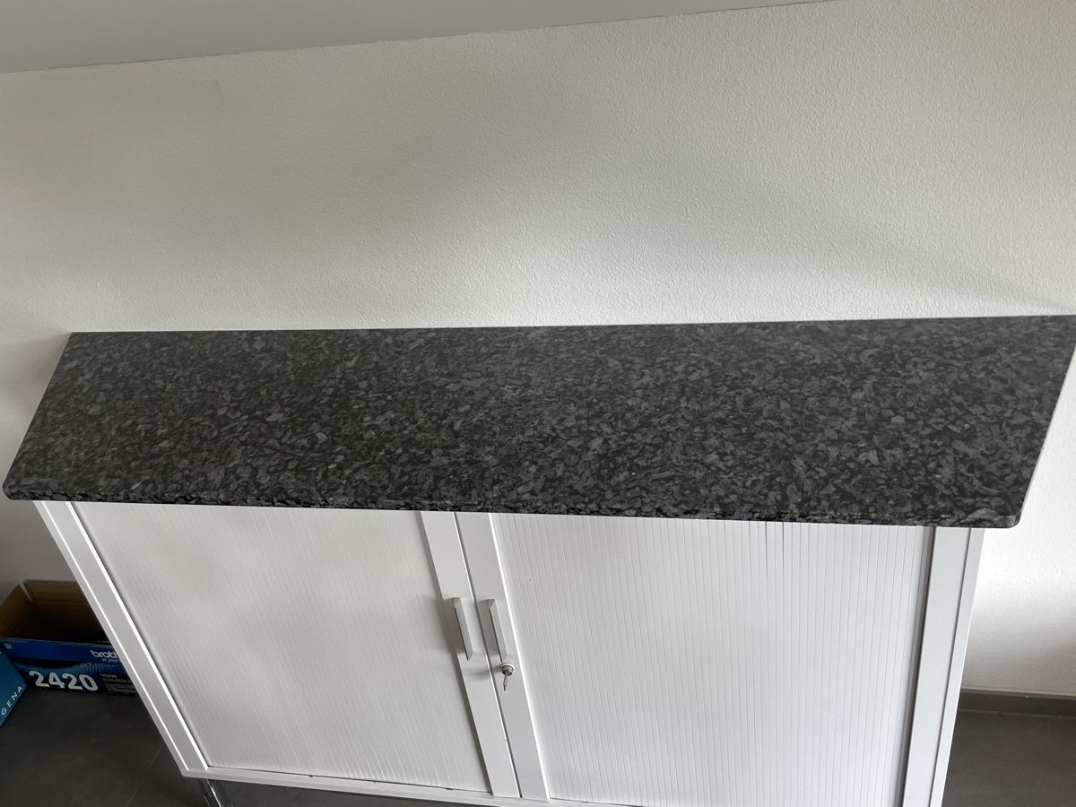 Cassettiere: Sideboard mit Granitplatte – Usato da Münsingen venduto da lar_98wg