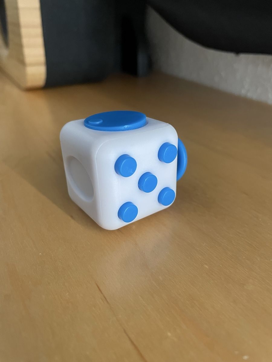 Giocattoli: Cubo antistress bianco e blu  – Usato da Bioggio venduto da lur_66sm 1
