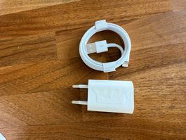 Apple iPhone Power Adapter und Ladekabel - NEU