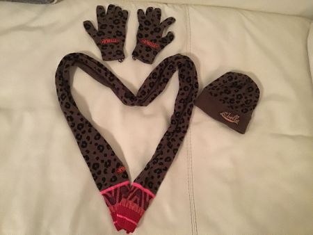 Mütze & Schal & Handschuhe, Gr. S