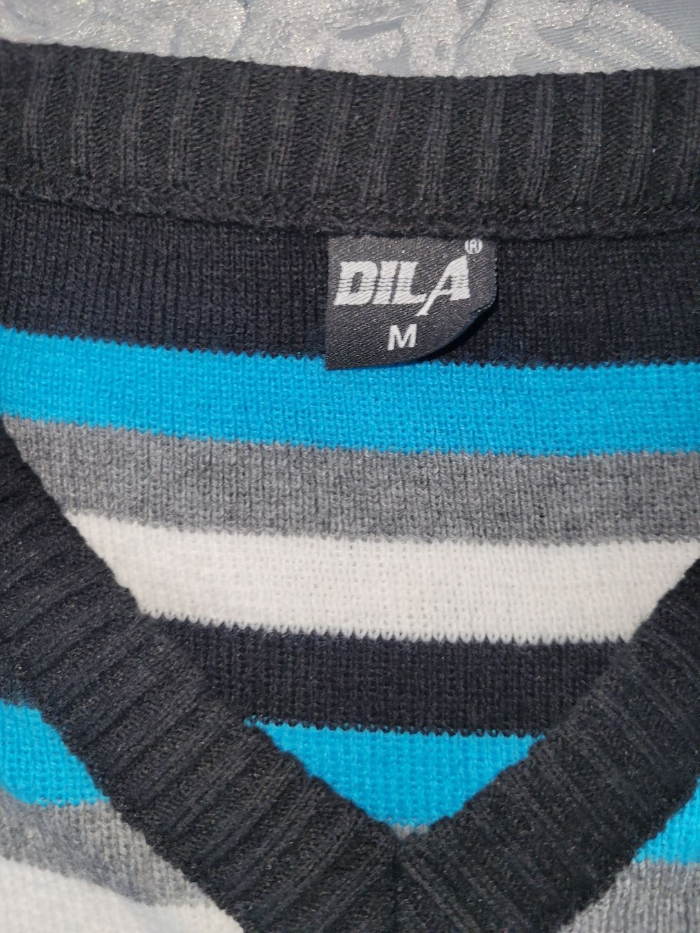 Maglioni & Felpe: DILA Herrenpullover gestreift Gr. M V-Ausschnitt schwarz/gra – Nuovo (secondo la descrizione) da Bassersdorf venduto da K1966 1