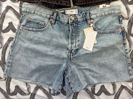 Neue kurze Jeanshose Shorts von Mango Gr. 44