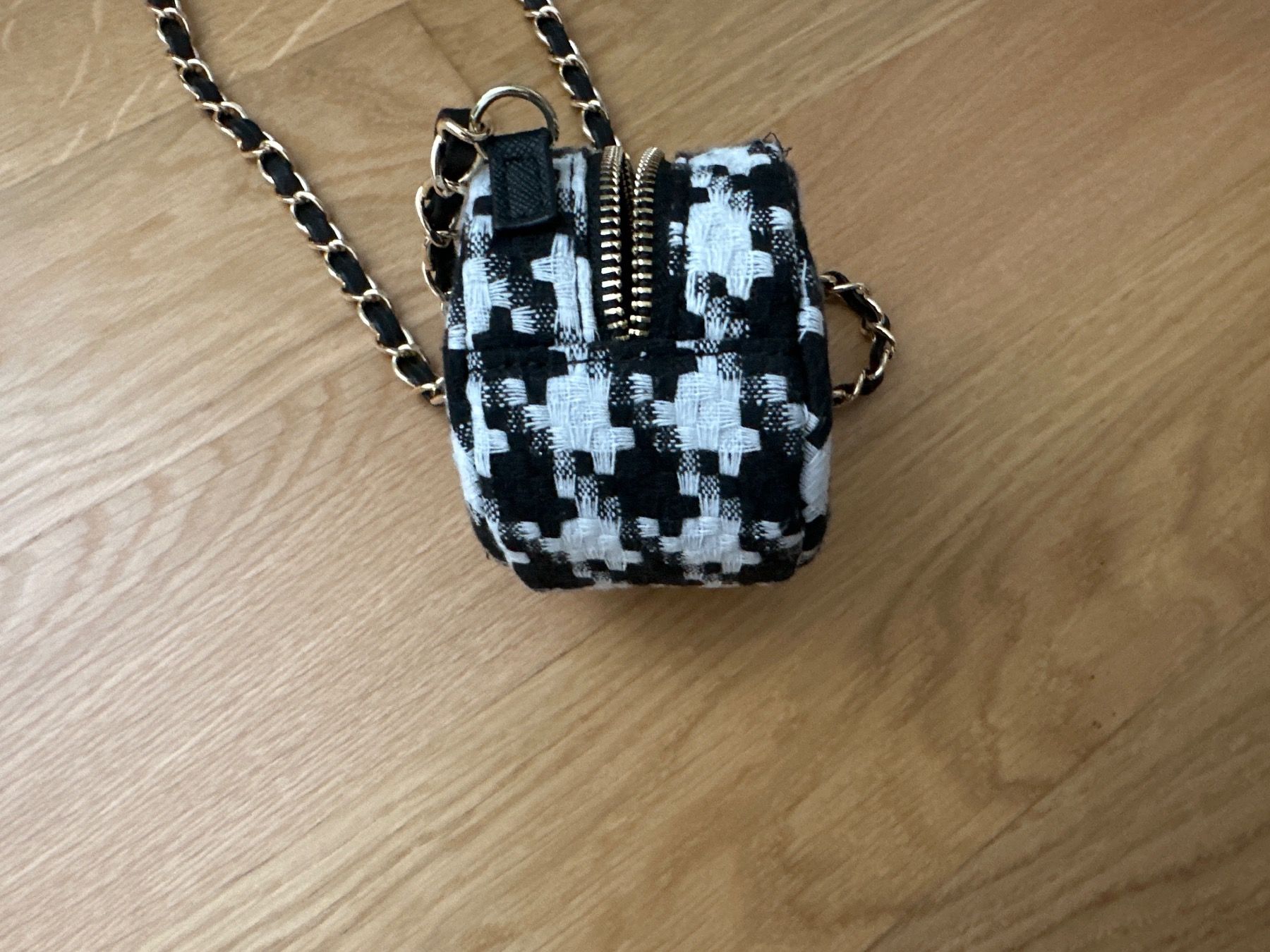 Taschen für Damen: Tasche schwarz / weiss von christ – Neu (gemäss Beschreibung) aus Zug von Hehe 3