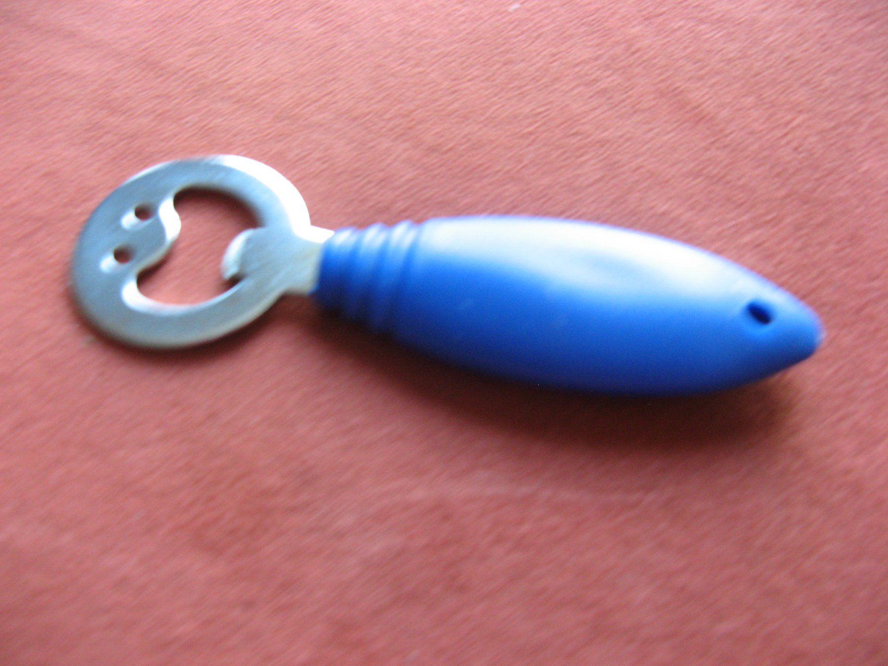 Flaschenöffner & -verschlüsse: Flaschenöffner blau – Gebraucht aus Zürich von apil 3