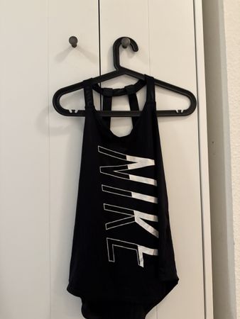 Nike top