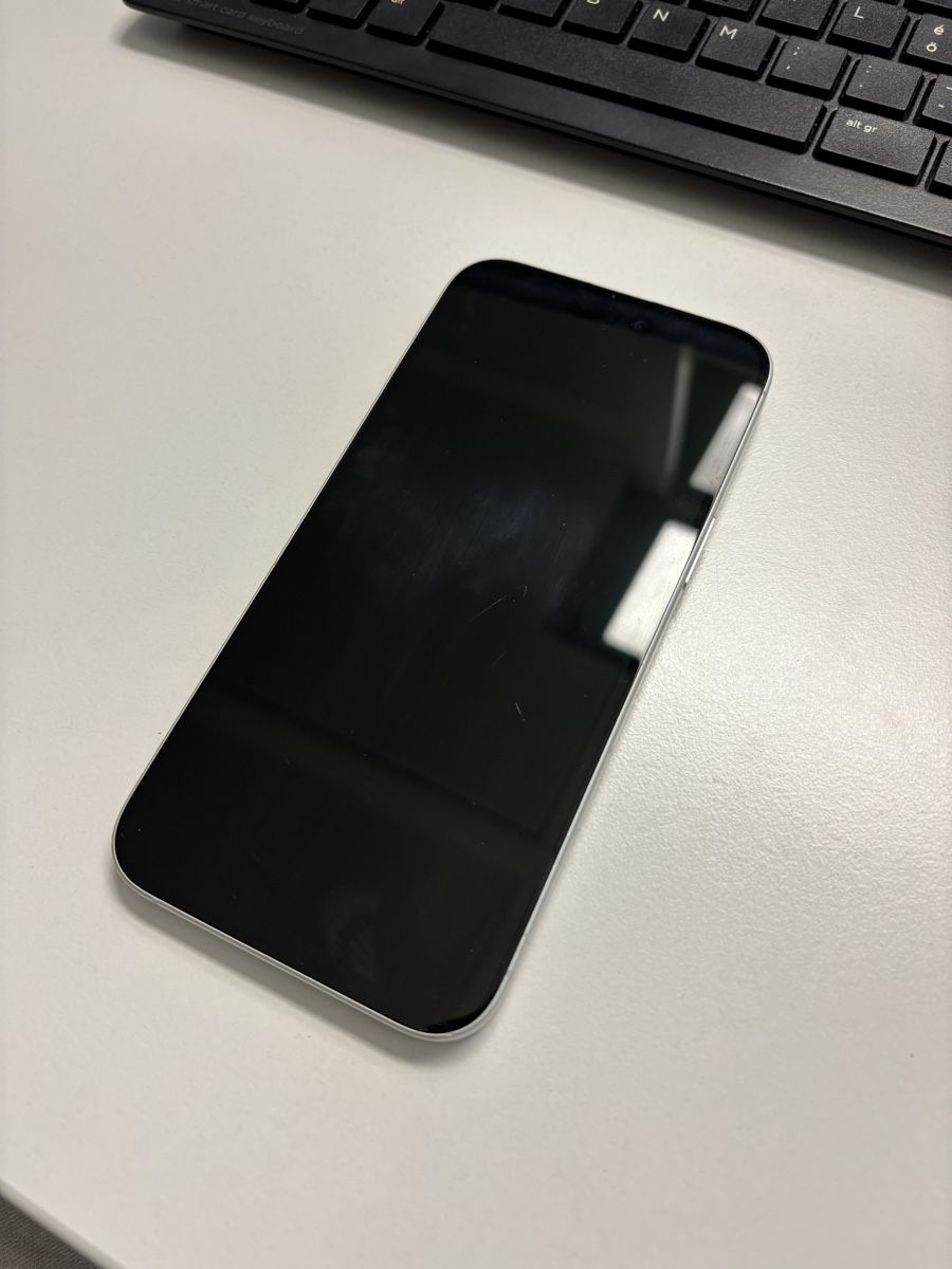 Apple Telefoni cellulari / Smartphones: iPhone 16 Plus, 128gb, weiss – Usato da Bern venduto da Chaeschtli 1