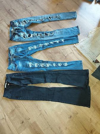 Damen Jeans 3 Stk zerrissen Jeans Grösse S/M guter Zustand