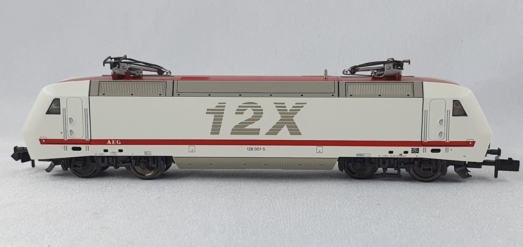 Trix Modelleisenbahnen: Minitrix Elektrolok BR 128 "12X - AEG" (E1150) – Gebraucht aus Birr von waruco 1