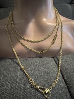 Ce collier ressemble à un sautoir doré vintage 