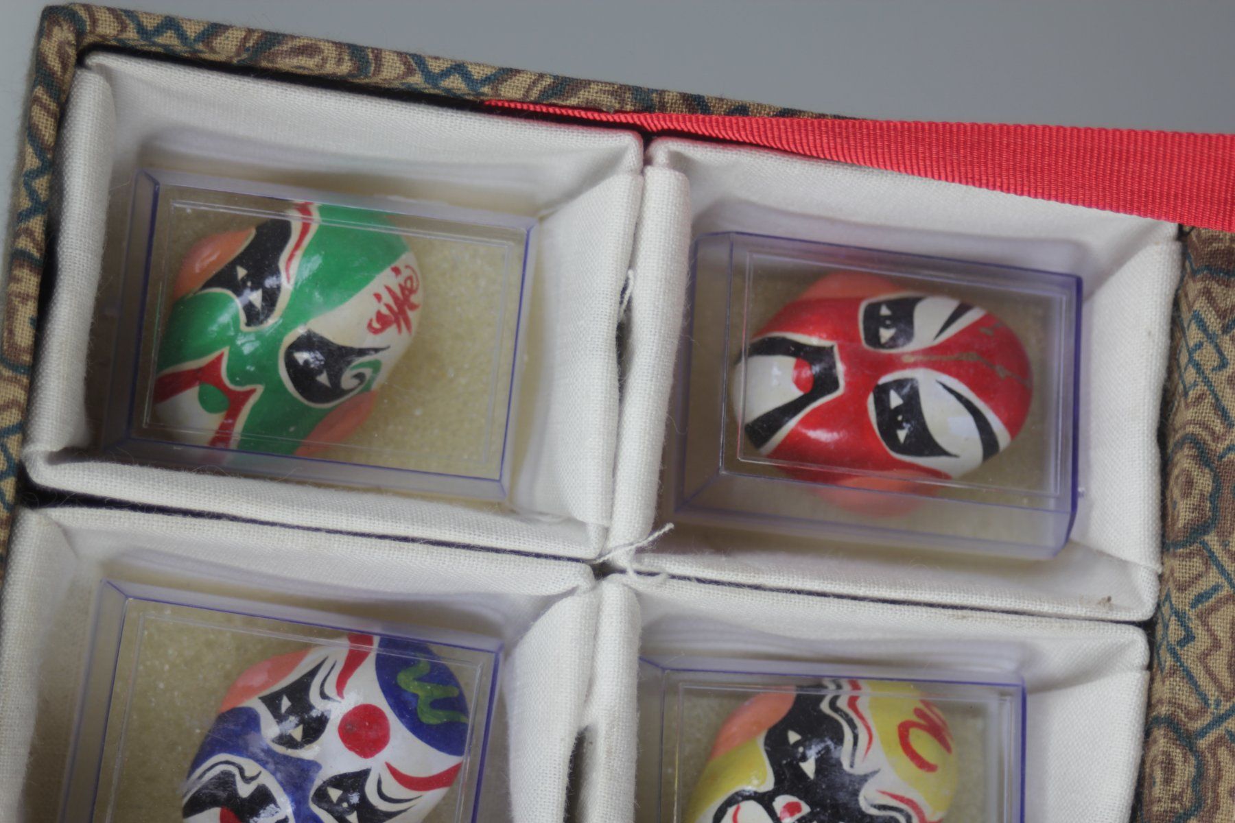 Maschere: Box mit 10 handbemalten Peking-Oper Masken – Usato da Basel venduto da IRMAundFRED 4