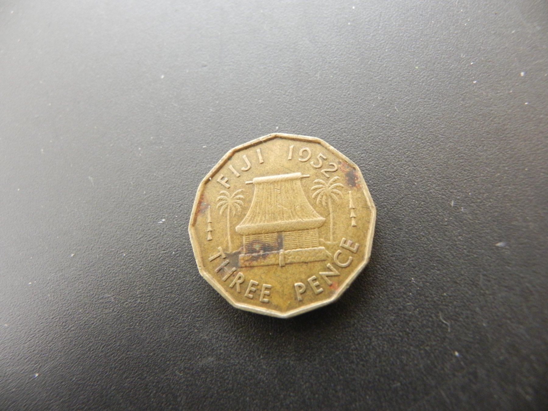 Alle Münzen: Fidschi 3 Pence 1952 – Gebraucht aus Biel/Bienne von Gogolozi
