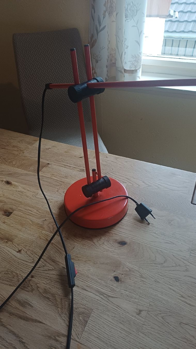 Schreibtische: Schöne Bürolampe – Gebraucht aus Flawil von Naphtali 2