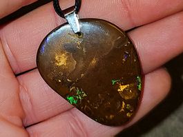 Grosser doppelseitiger australischer Boulder Opal Anhänger