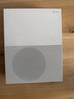 Xbox One S 500GB + Controller + 7 Spiele
