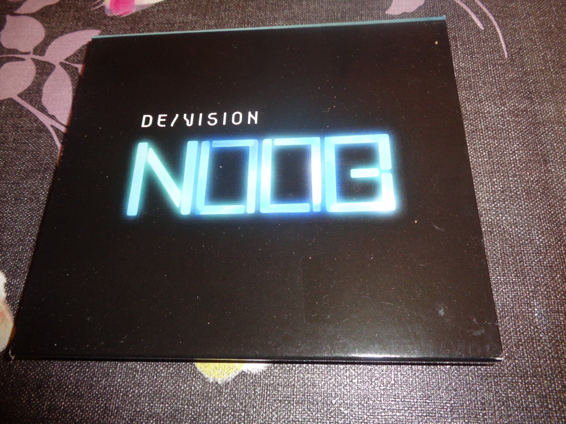 CD: De/Vision - Noob CD – Usato da Olten venduto da Disc-Ausverkauf