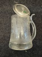 Zinnkrug mit Glas, Relief Dekor - Sammlerstück!