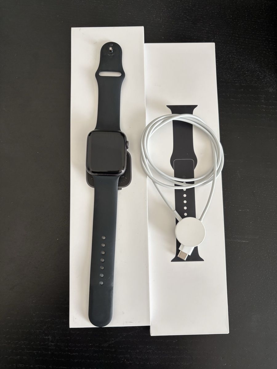 Apple Smartwatch: Apple Watch SE 44mm Full Box – D'occasion à Boudry par cor_skj5