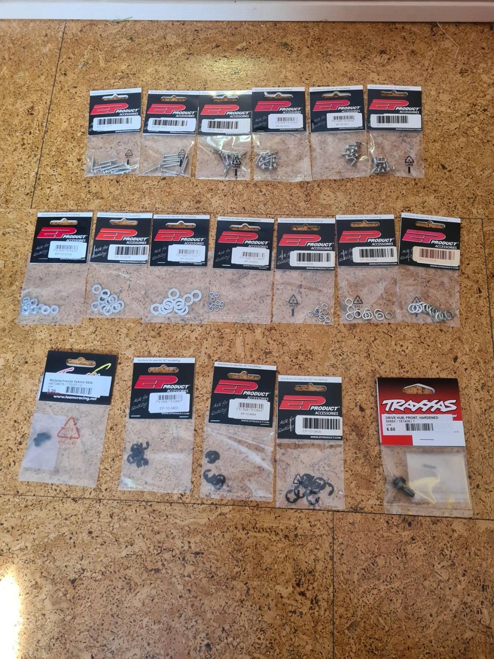 Modellismo RC: Div. Schrauben, Unterlagsscheiben, E-Clips pro Artikel 1 CHF – Nuovo e nell'imballaggio originale da Gommiswald venduto da Bullhead