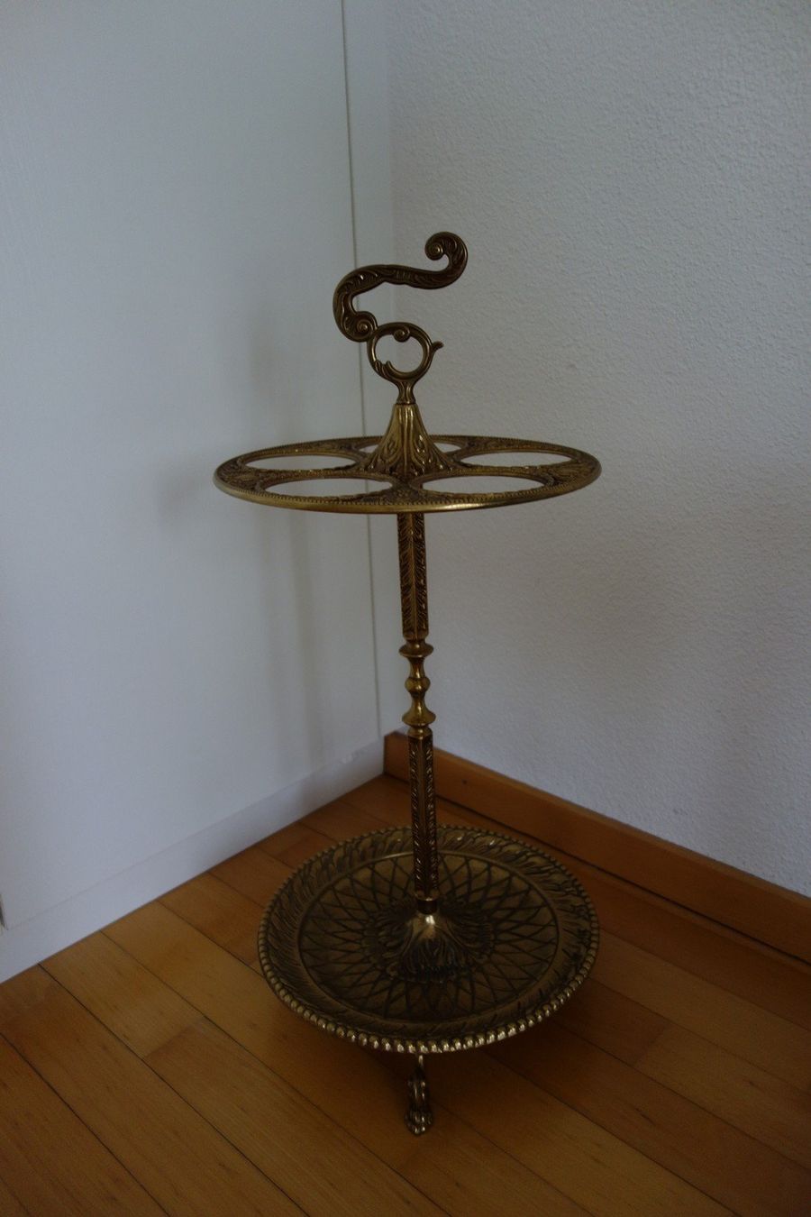 Sonstige Büroeinrichtungen: Eleganter Schirmständer aus Messing – Gebraucht aus Sursee von Chrigi96 1