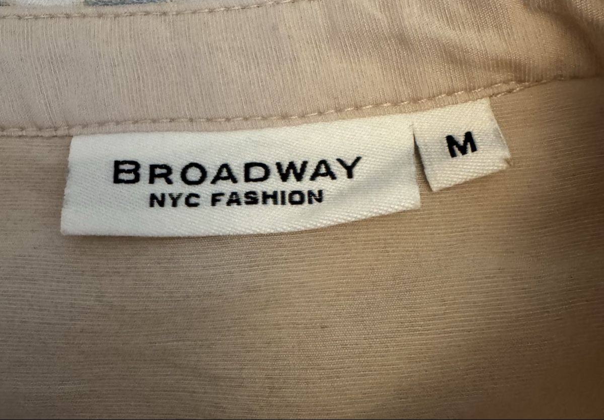 Blusen: Schlichte Bluse in hellbeige / Broadway  Gr. M – Neu (gemäss Beschreibung) aus Morschach von jeanhenrifabre 4