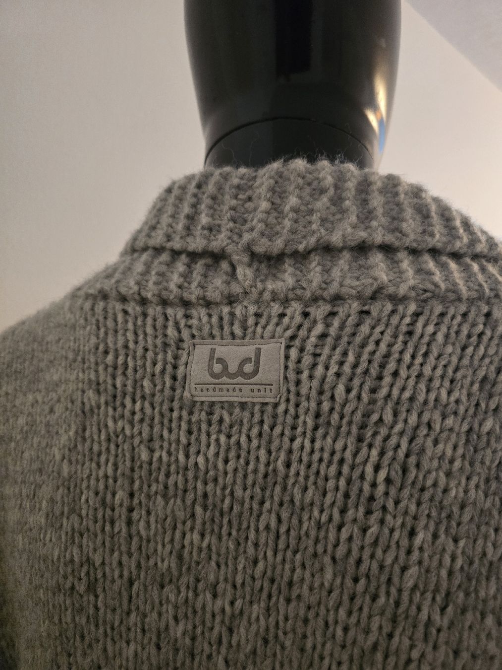 Maglioni & Felpe: handgemachte wollen pullover cardigan große L – Nuovo e nell'imballaggio originale da Zürich venduto da joa_26k8 5