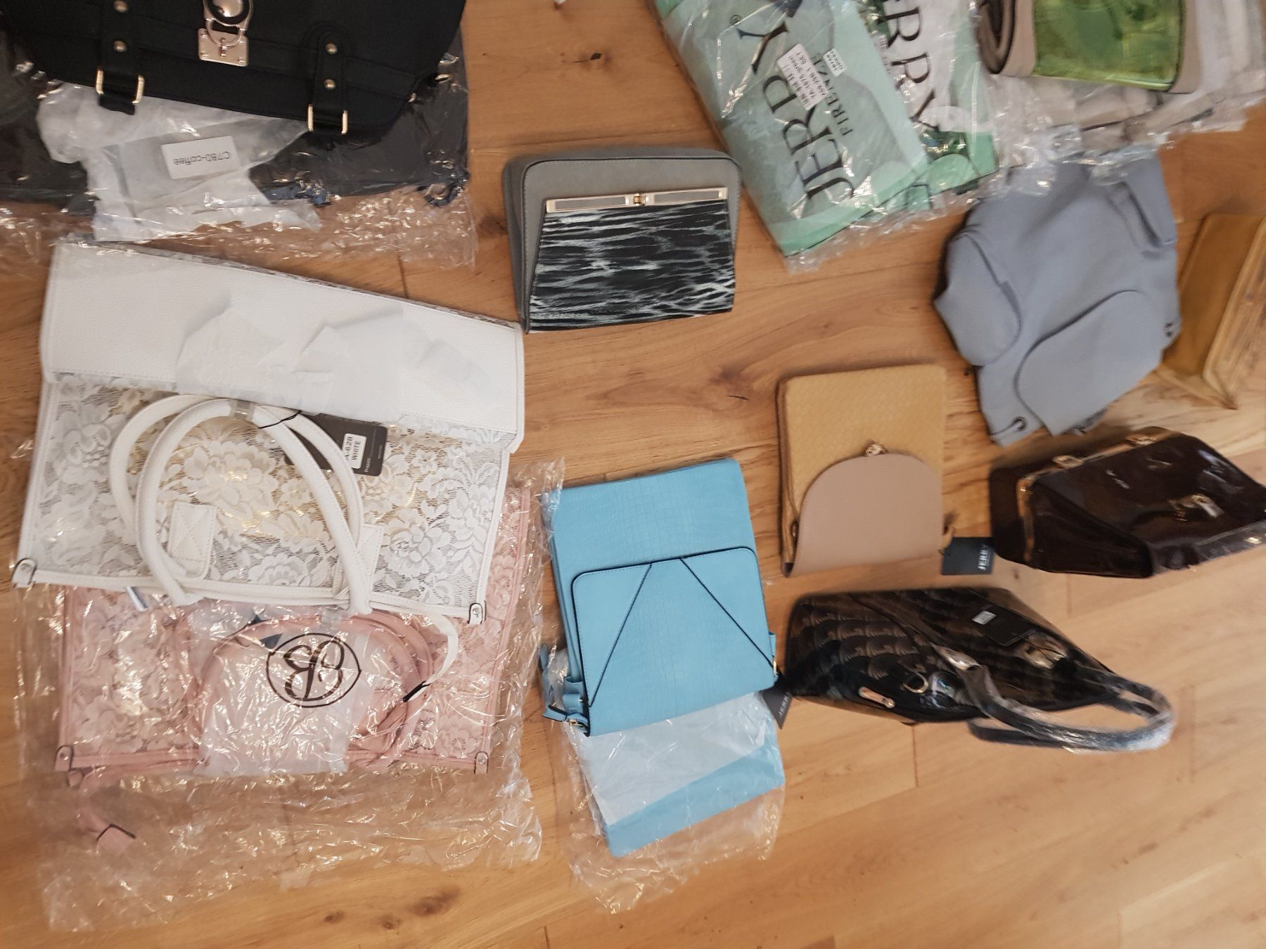 Borse da donna: Restposten 26 schöne Taschen! – Nuovo e nell'imballaggio originale da Lupfig venduto da Angel17 3