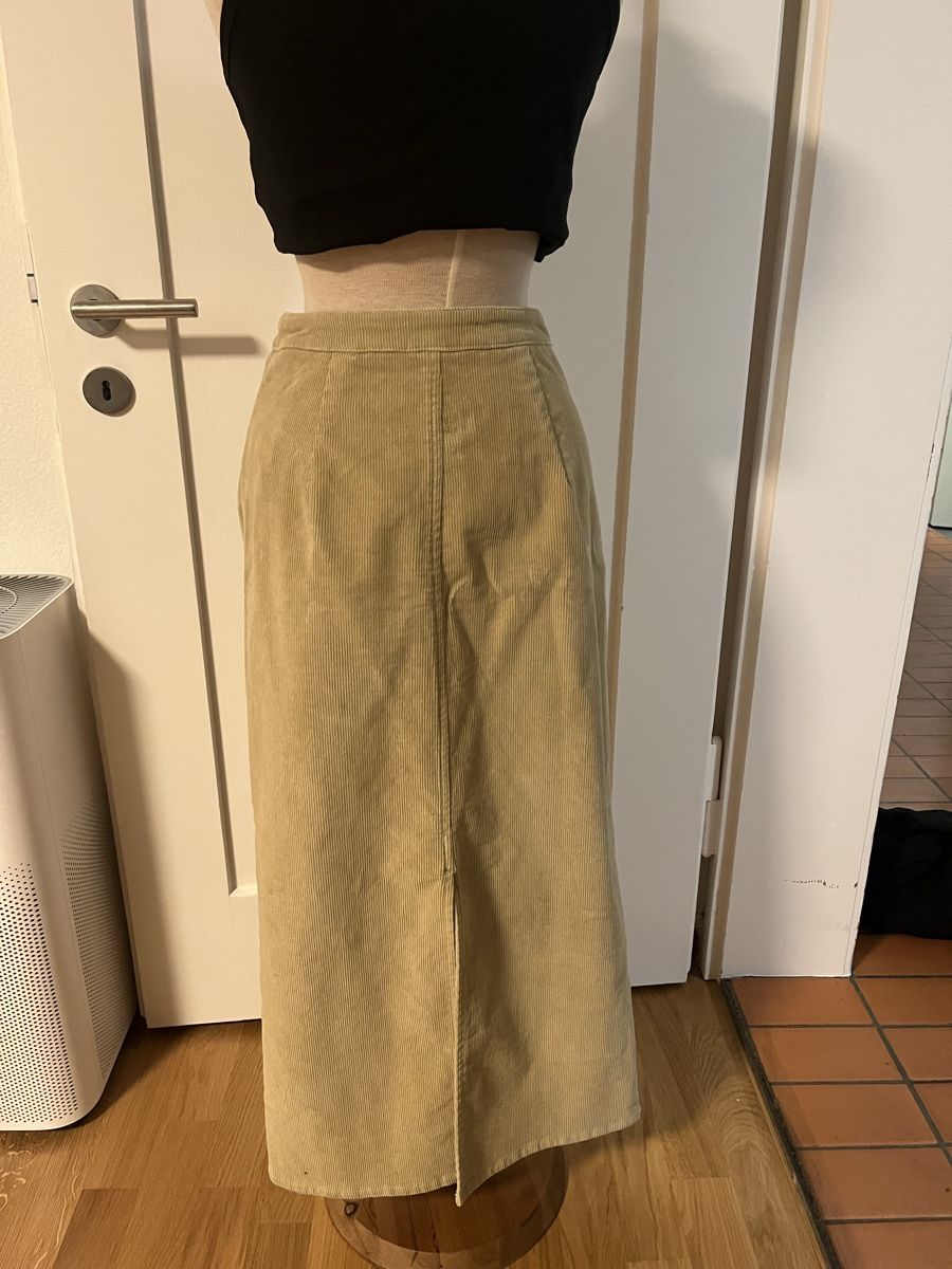 Gonne: Schöner Cordrock, Grösse 36, beige – Usato da Zürich venduto da Brobin 2