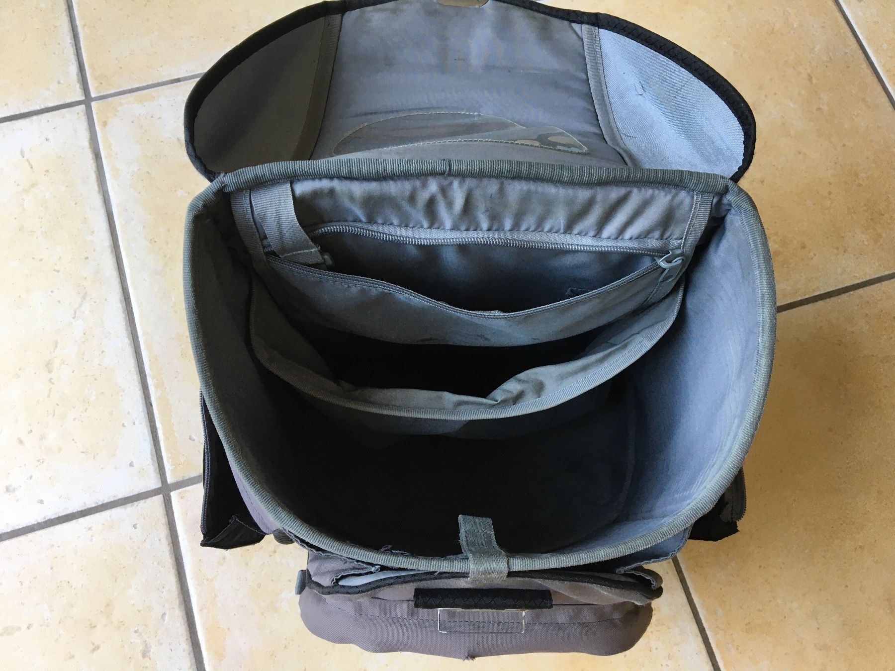 Borse & Zaini: Sac d’école – Usato da La Tour-de-Peilz venduto da zazen33 1