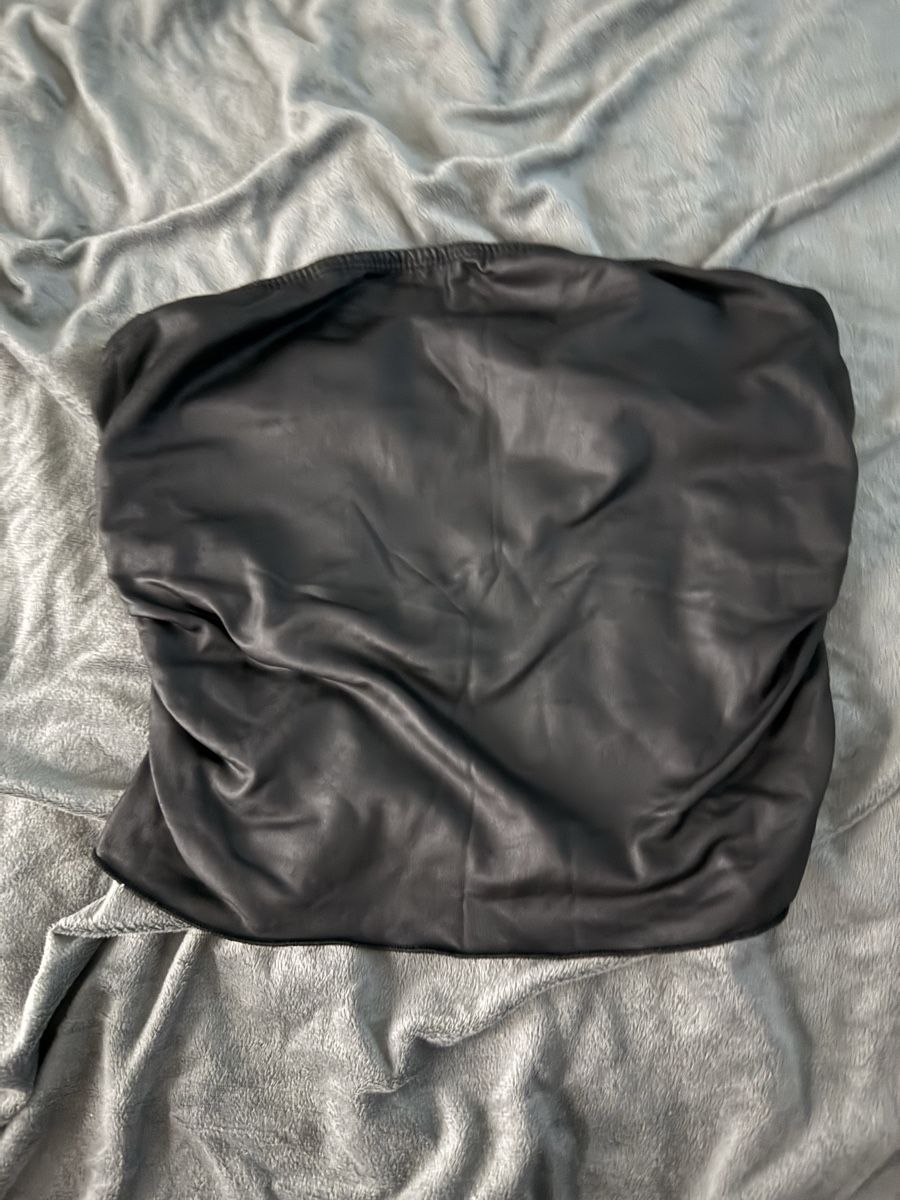 Top: Schickes, schwarzes Bandeau-Top in Leder-Optik, – Nuovo (secondo la descrizione) da Boswil venduto da virgi06