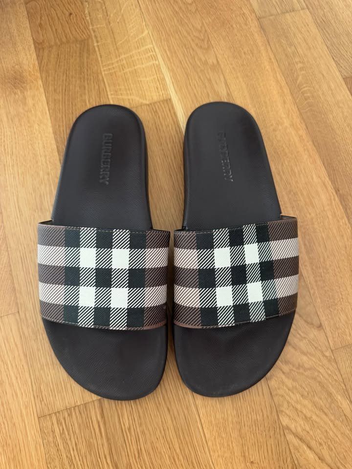 Herrenschuhe: Burberry Check Print Slides Dark Birch Brown - 44 – Gebraucht aus Zürich von rkr_7sbv 1