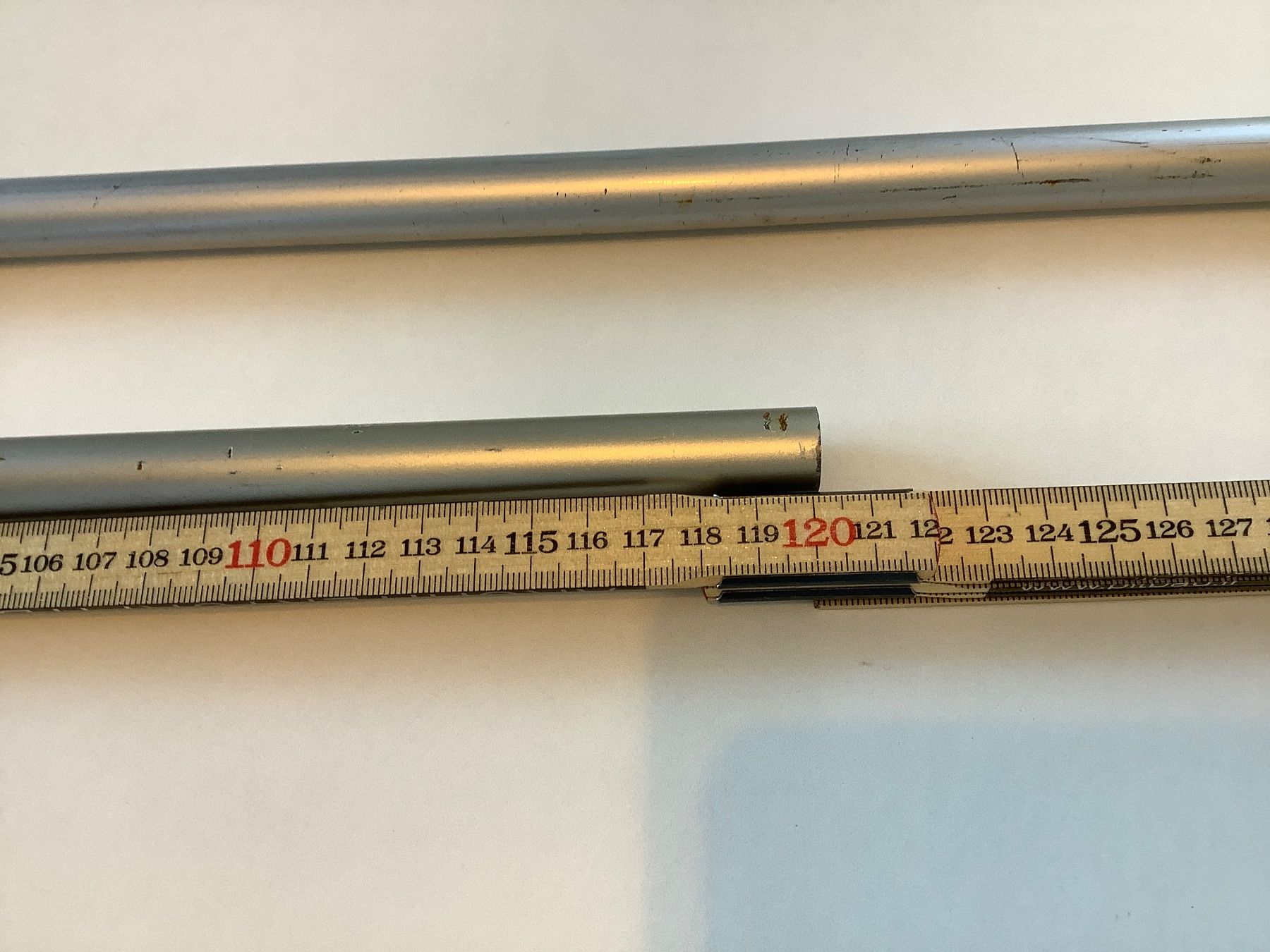 Sonstiges für Haushalt & Wohnen: Zwei Vorhangstangen 120 cm u. 140 cm – Gebraucht aus Triesen von Boston5 2