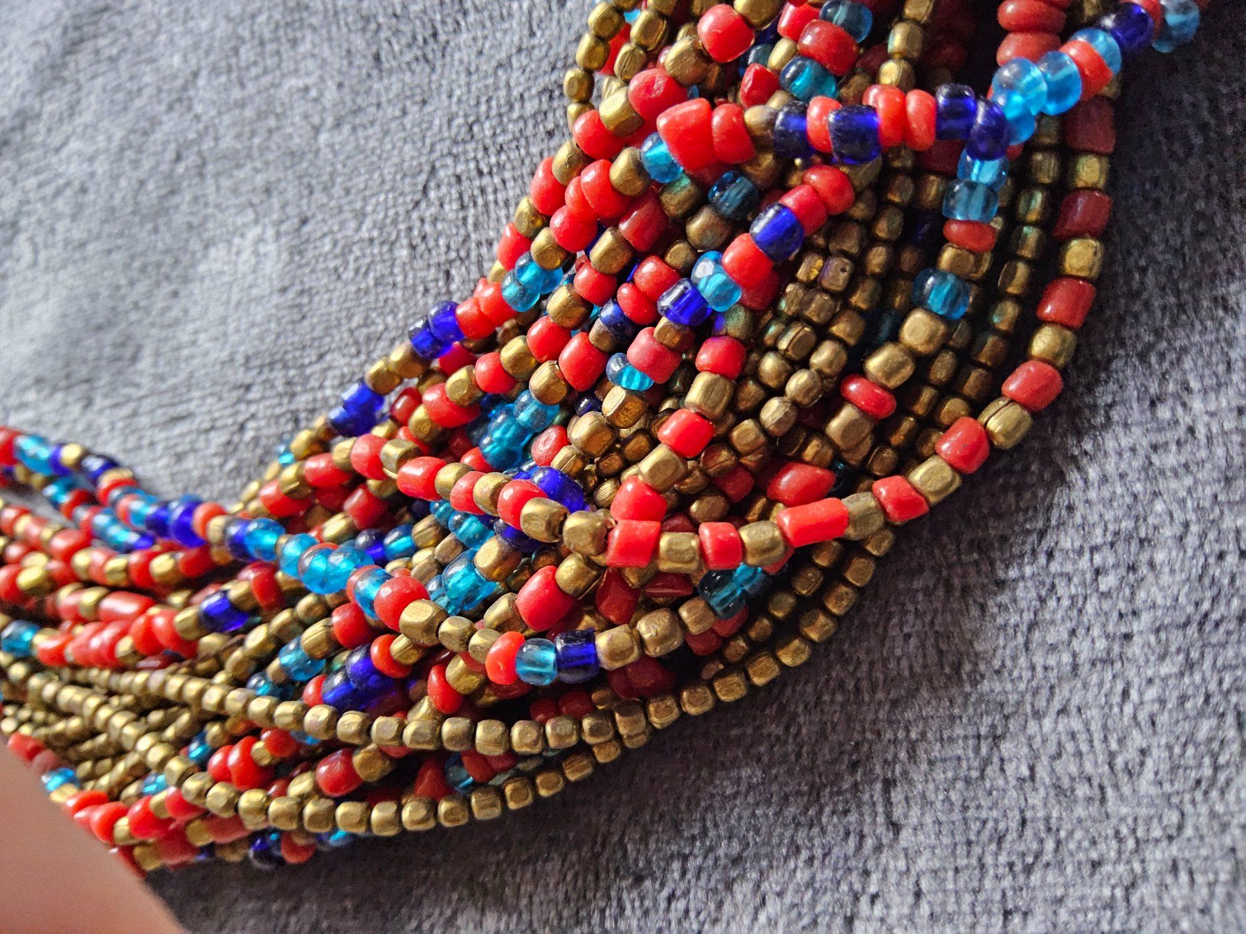 Catenine: Vintage 27strängiges BOHO Perlchen Collier – Usato da Zürich venduto da SciTec 1