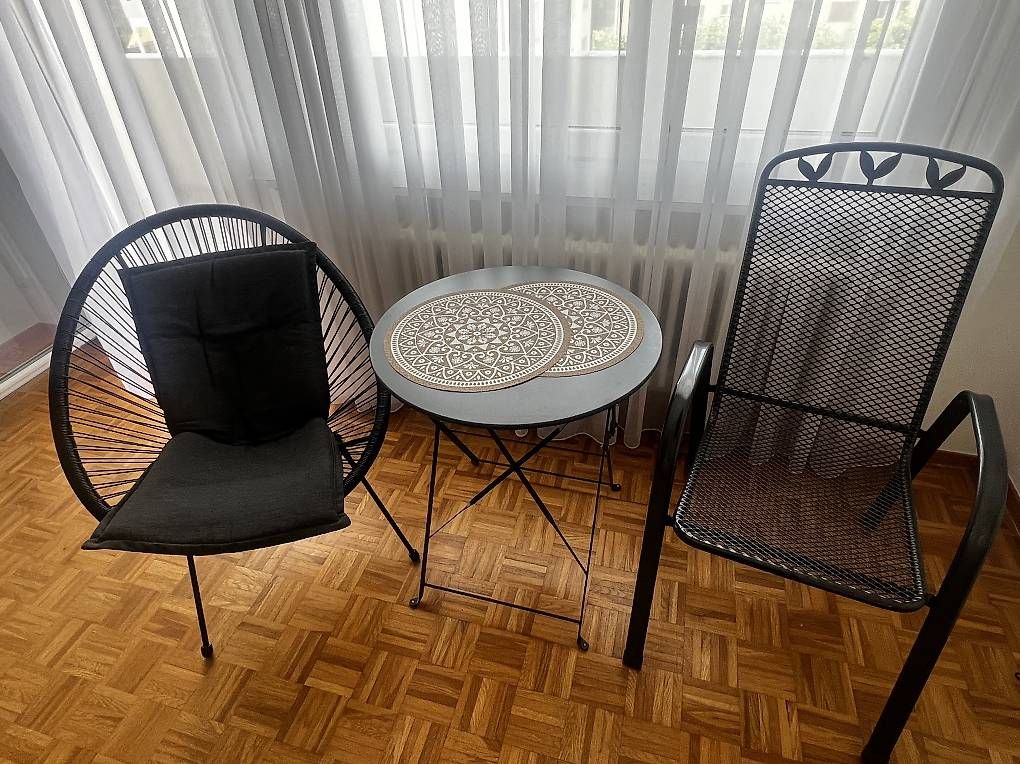 Set de table et chaises: Tisch und Stühle – D'occasion à Eschlikon TG par dre_z2b5
