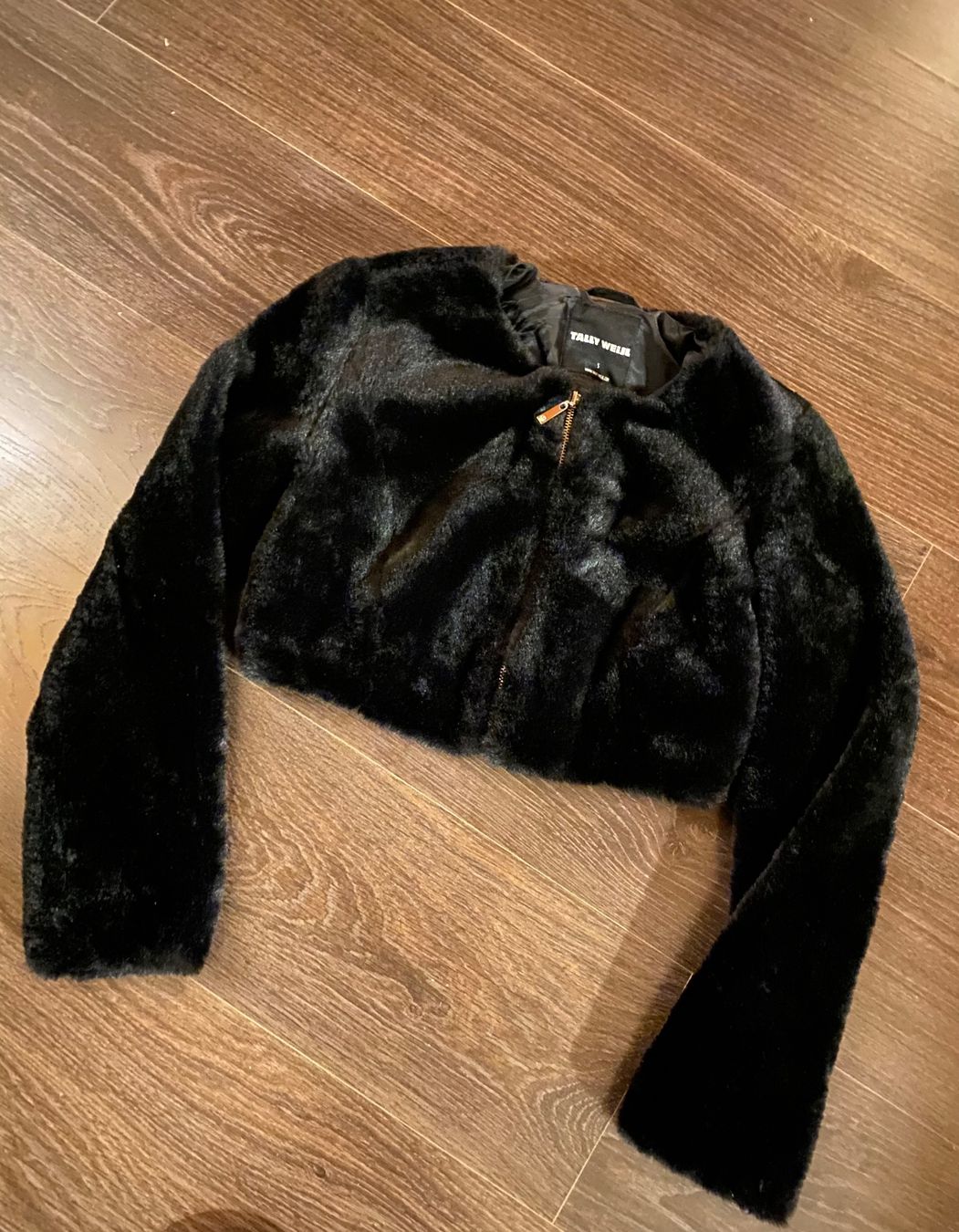Tally Weijl Vestes: kunstfell jacke cropped S – D'occasion à chermignon par pioupioumf