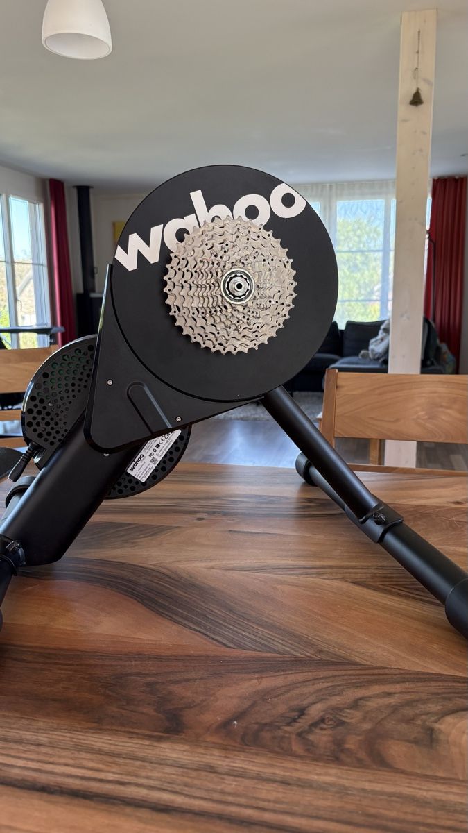 Wahoo Hometrainer: Wahoo Kickr Core mit Ritzel – Nuovo (secondo la descrizione) da Rifferswil venduto da mat_b89w 3